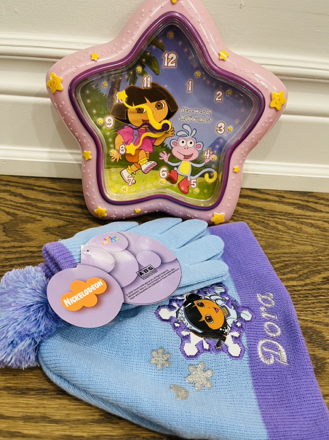 Dora the Explorer Clock and Hat/Mitten Set - photo 3