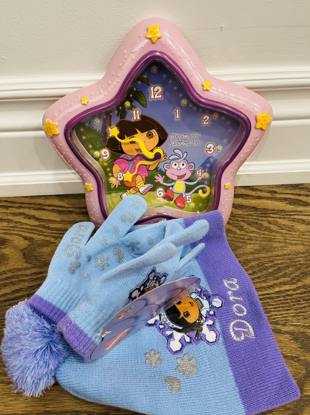Dora the Explorer Clock and Hat/Mitten Set - photo 2