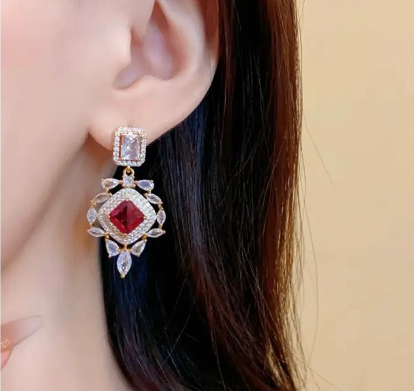 Gold tone Statement Earrings image indicator(5)