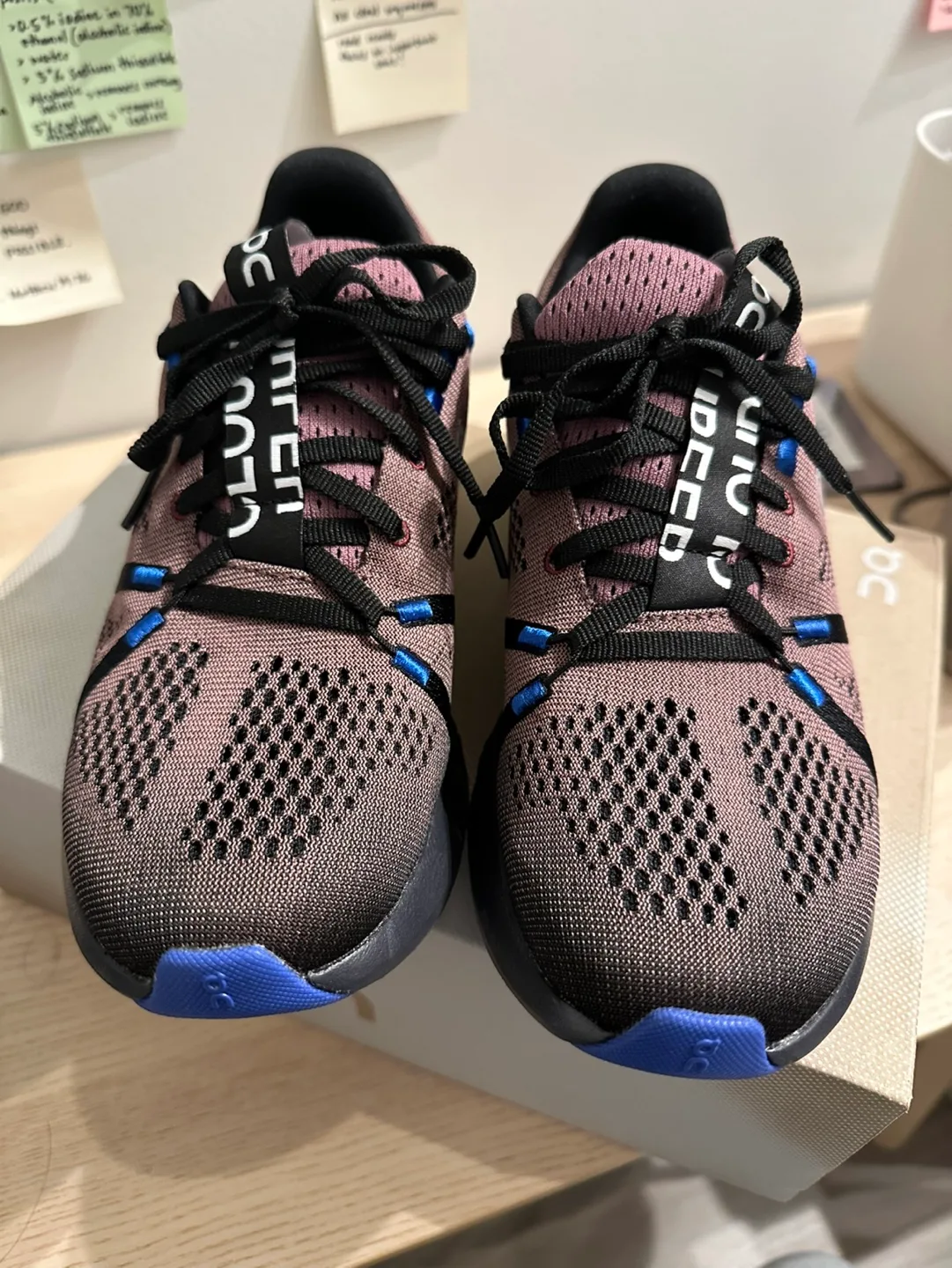 On Cloudsurfer running shoes image indicator(6)