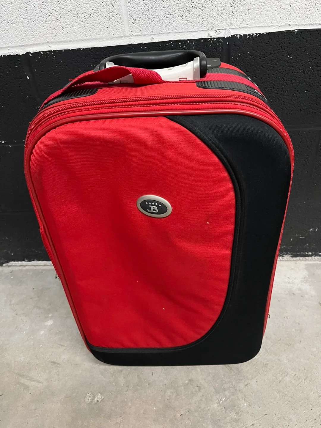 Red Carry-On Suitcase #ThriftyPicks #freecycle thumbnail