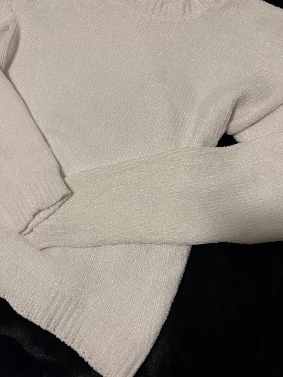 White Knit Sweater (M) image indicator(3)