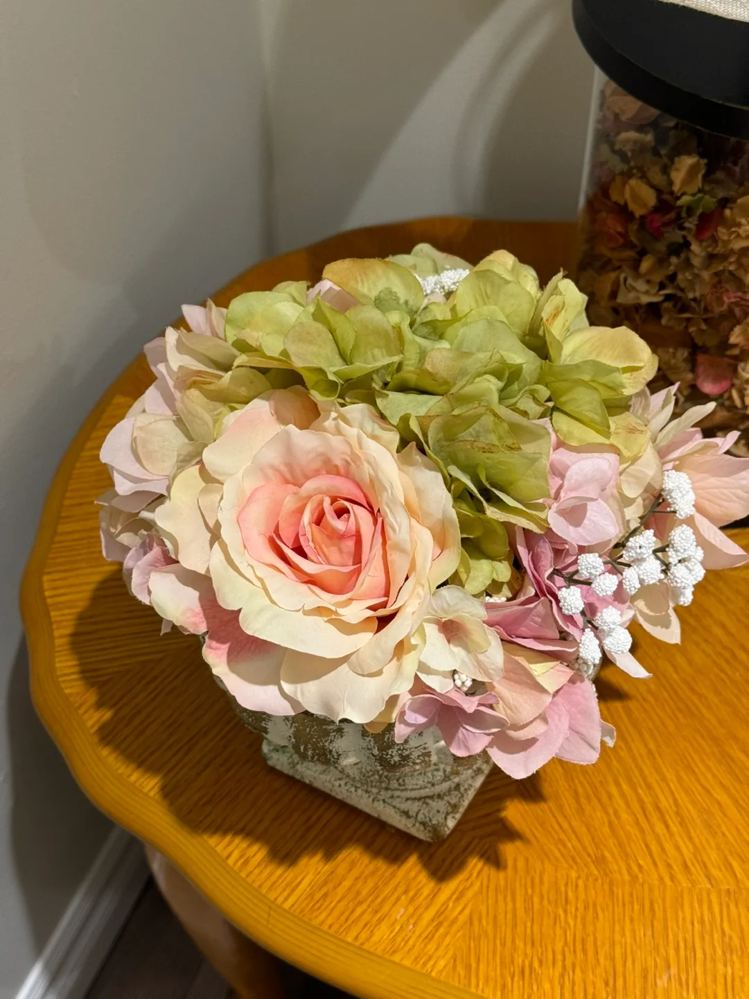 Artificial Flower Arrangement image indicator(2)