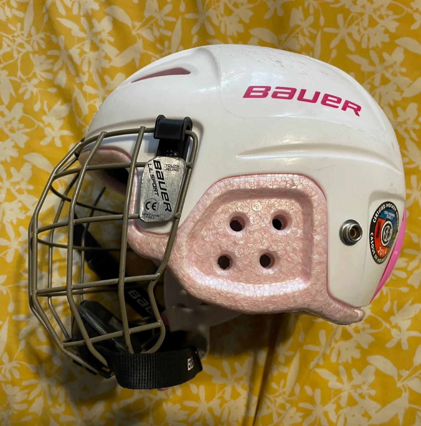 Bauer Hockey Helmet (with cage) thumbnail