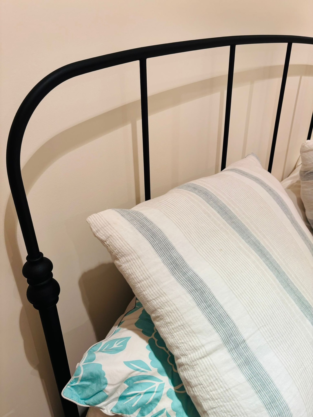 Black double bed Metal Bed Frame with mattress - photo 3
