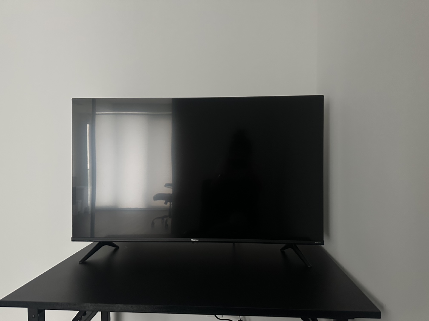 Hisense 43 inch TV and tv stand