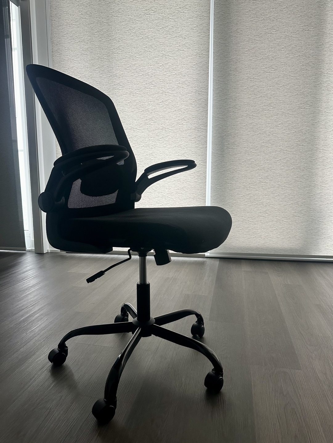 Black Mesh Office Chair - photo 2
