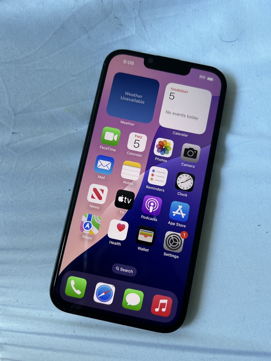 iPhone 13 128 gb- Buy one iphone Get two locked ipads for free