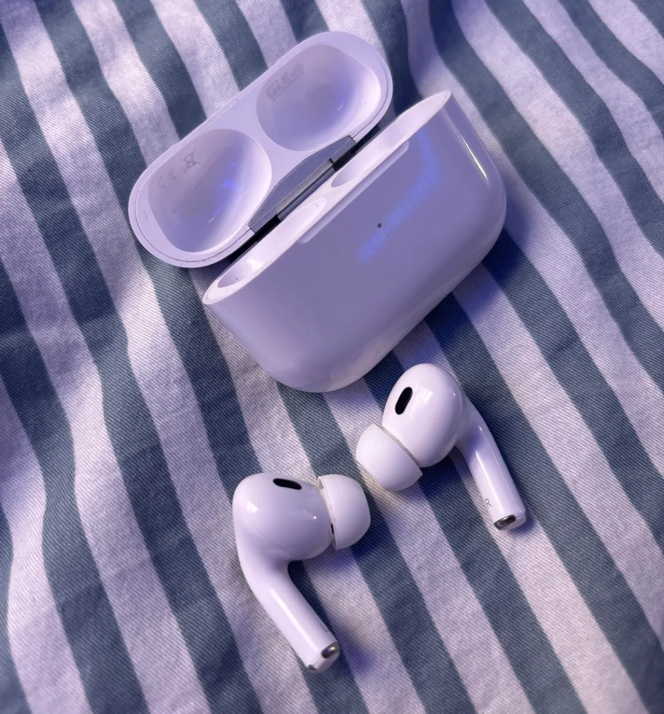 Apple AirPods Pro Gen 2 image indicator(3)