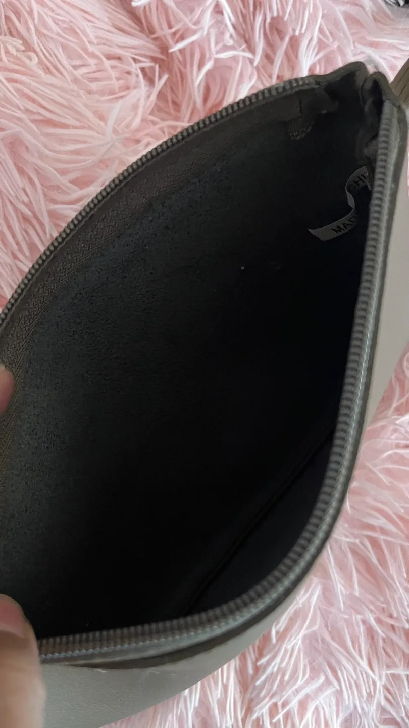 Makeup Bag for FREE image indicator(2)