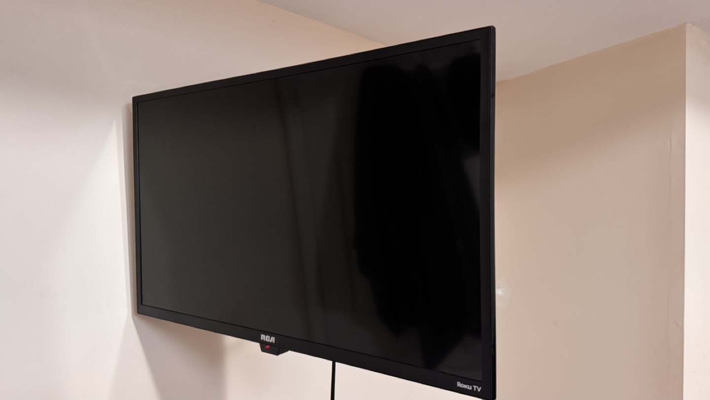 RCA 28 inch TV - photo 2