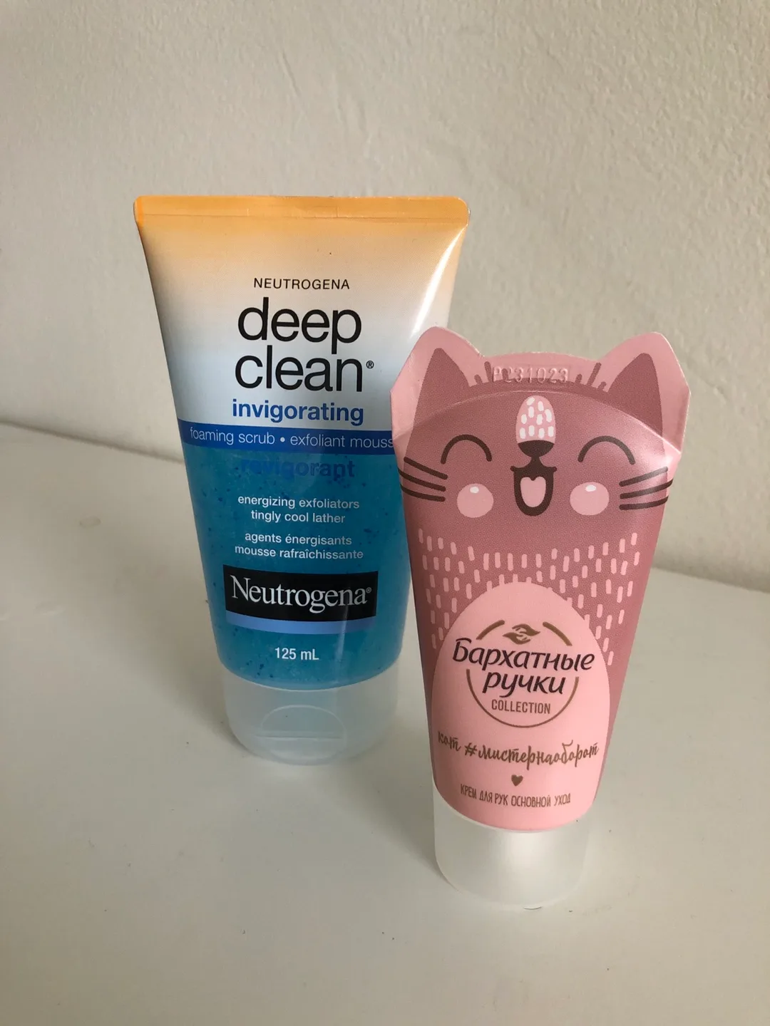 Neutrogena Deep Clean Scrub and Unilever Hand Cream thumbnail