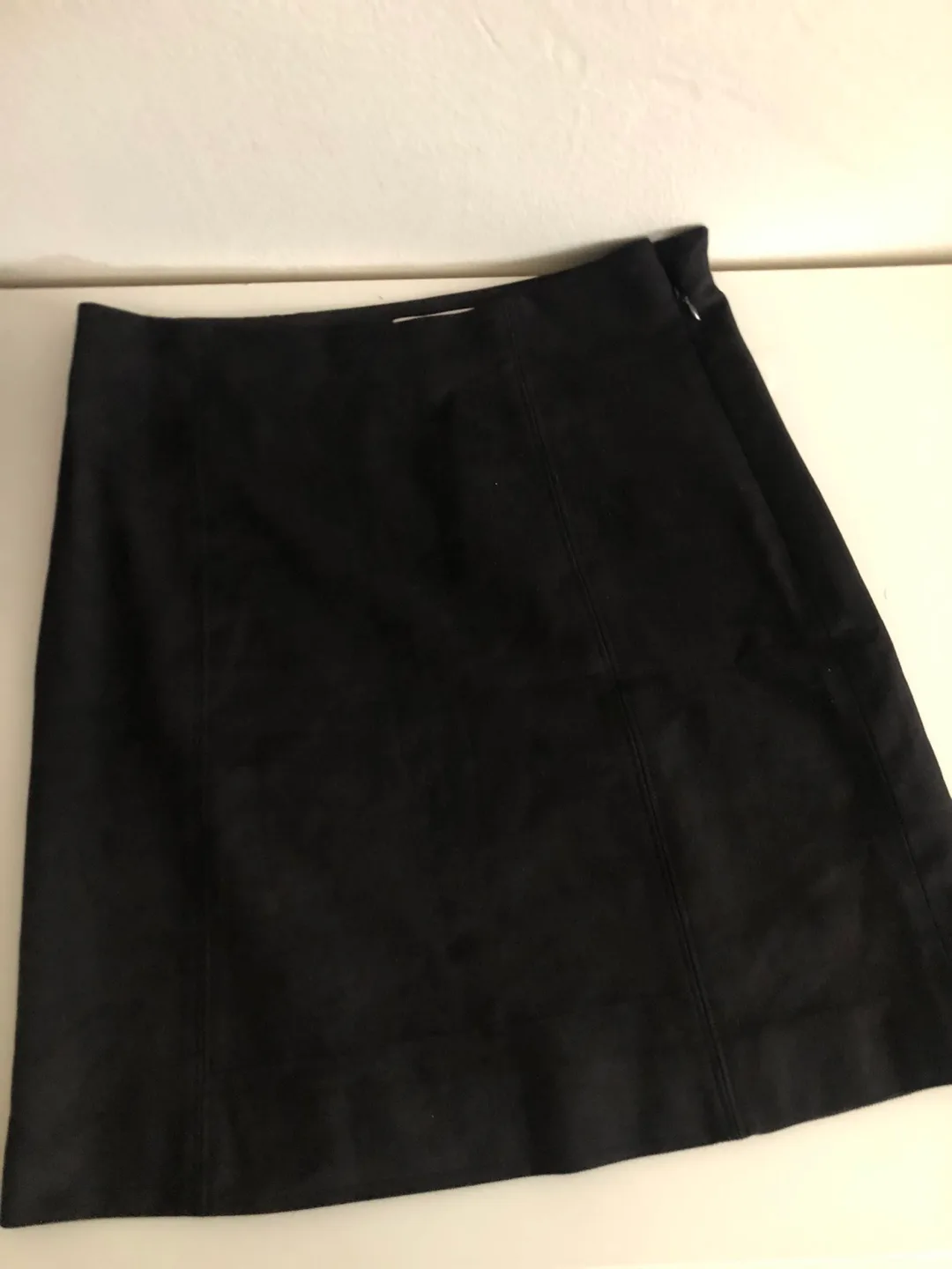 Babaton Black Suede Mini Skirt Size 4 (Modern Mini Skirt) image indicator(3)