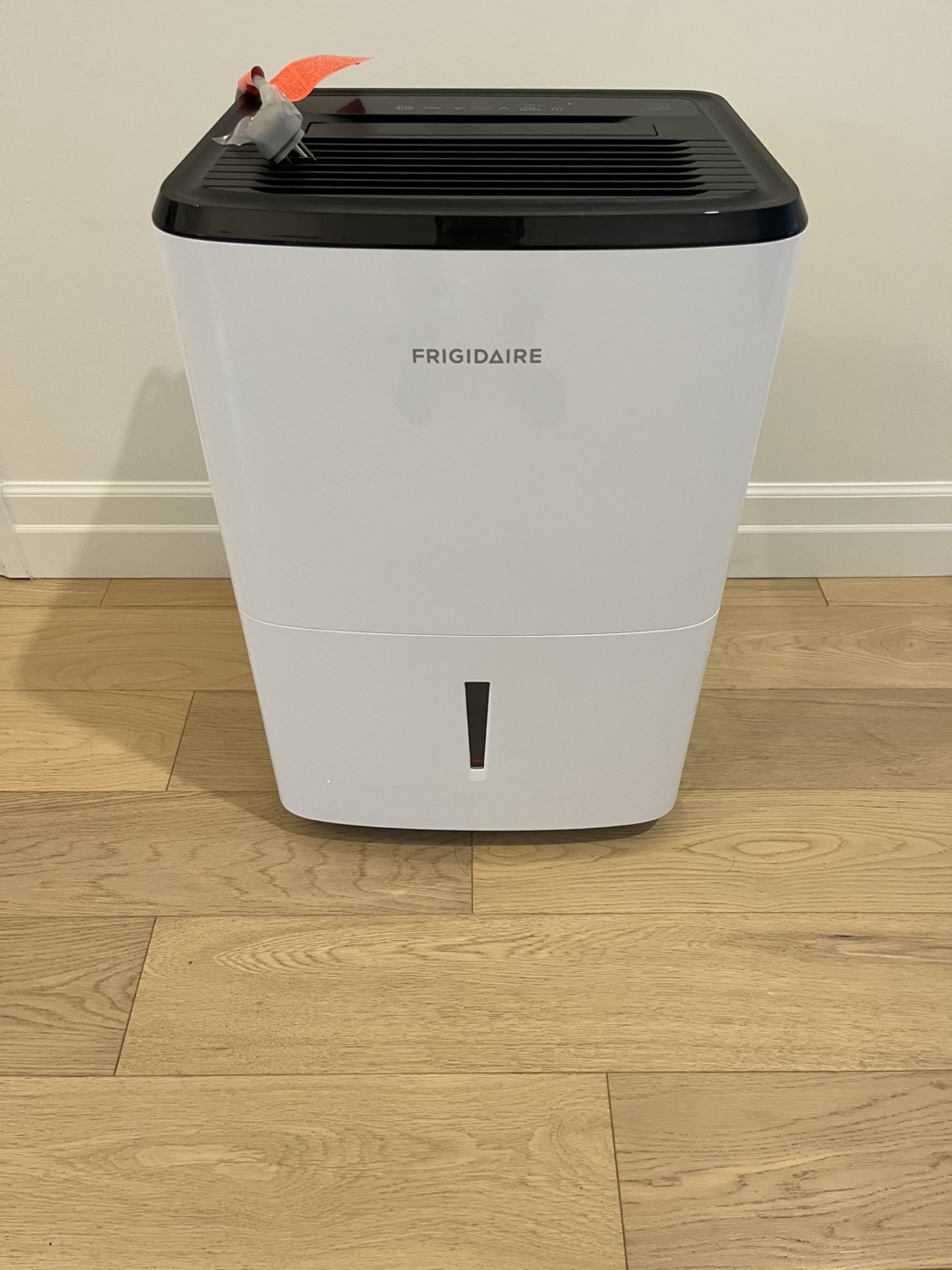 Frigidaire Dehumidifier 50 Pint - photo 2