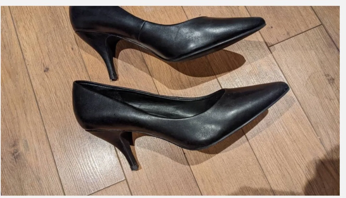 Black hig heel shoes image indicator(2)