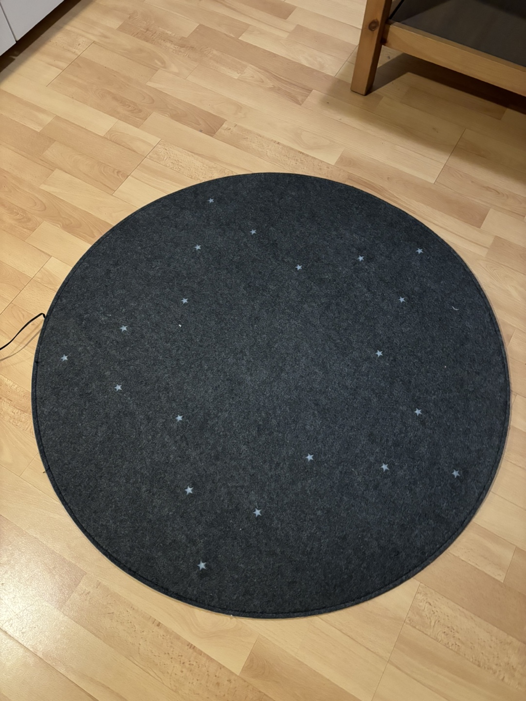 Round grey rug with white stars