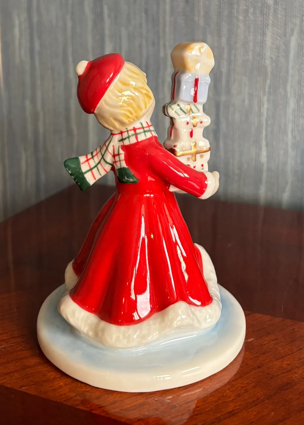 Royal Doulton 'Wrapped and Ready' Figurine image indicator(2)
