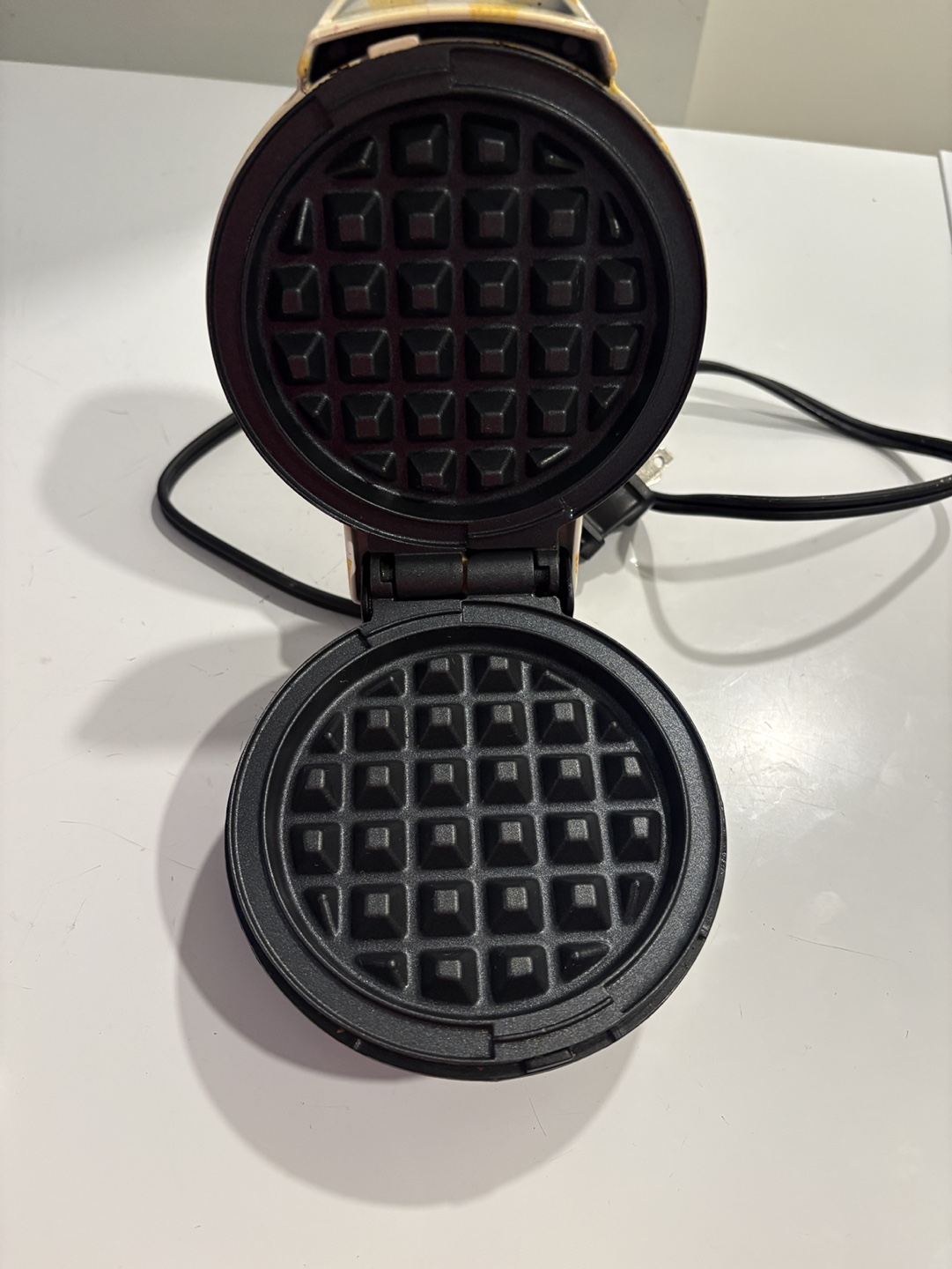 Dash waffle maker - photo 2