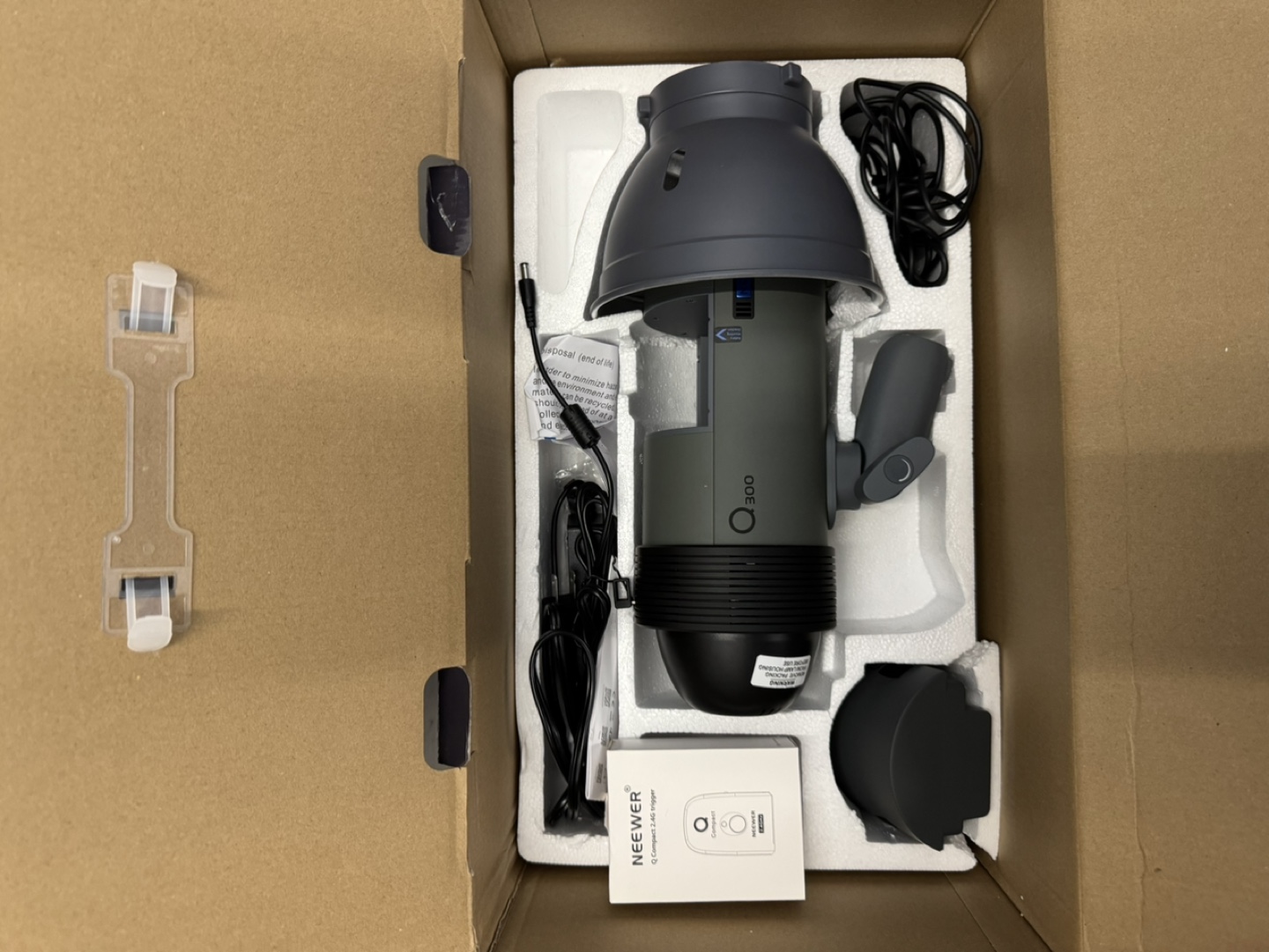 NEEWER Q300 300Ws 2.4G Outdoor Strobe Flash