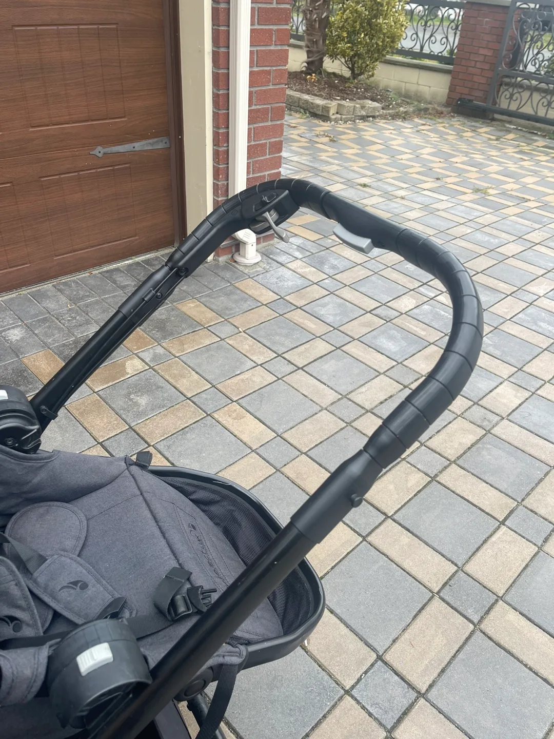 Baby Jogger City Select Lux Double Stroller with Infant Car Seat image indicator(4)