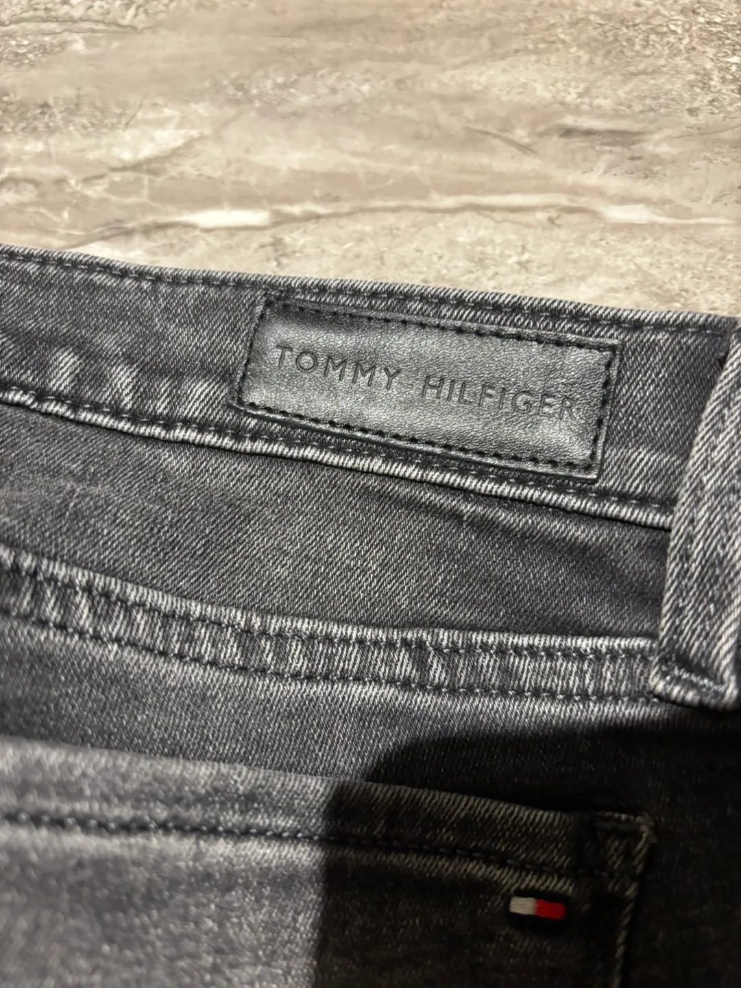 BRAND NEW - never worn Tommy skinny jeans women’s size 2 / 26 image indicator(7)