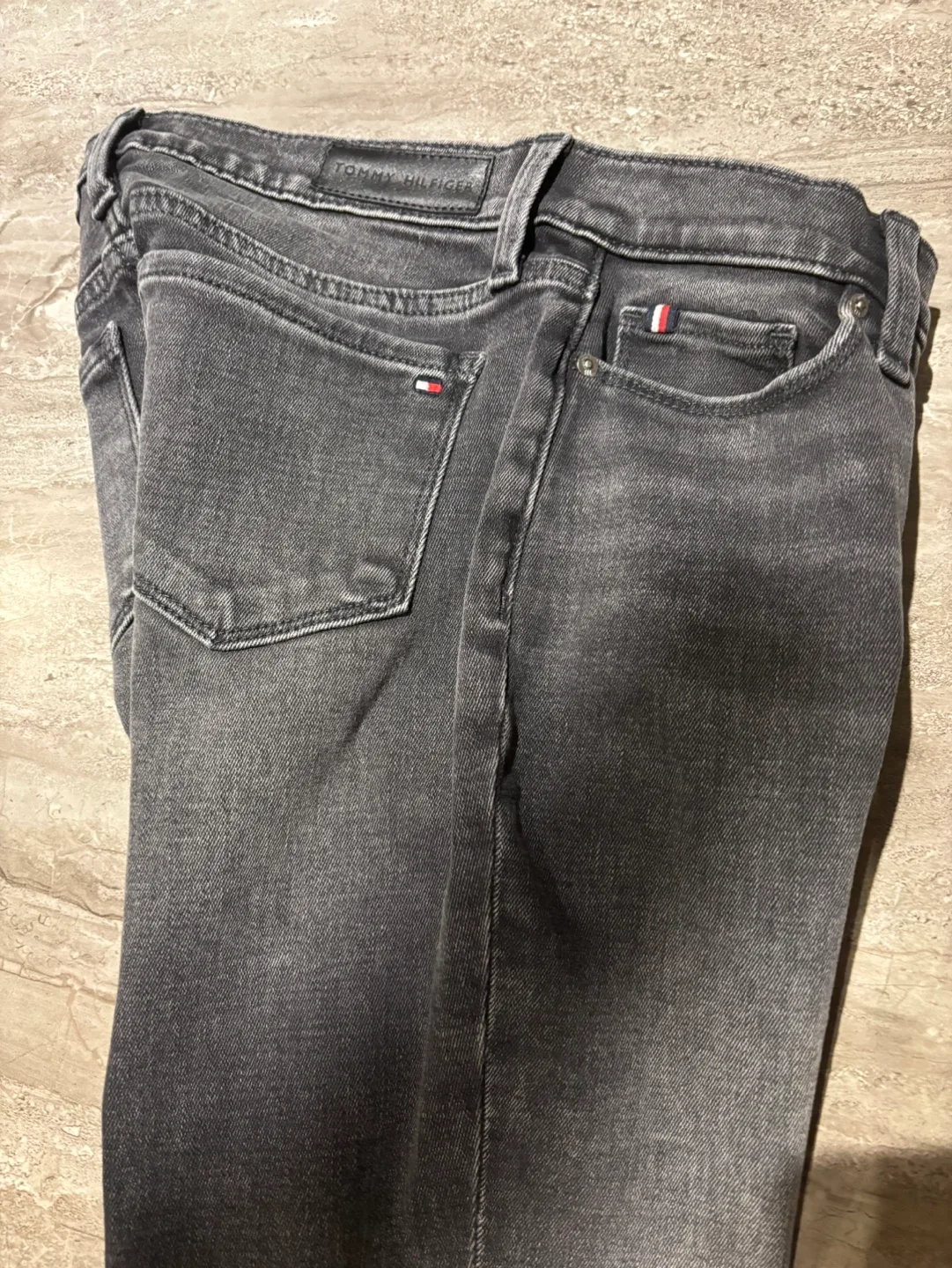 BRAND NEW - never worn Tommy skinny jeans women’s size 2 / 26 image indicator(6)
