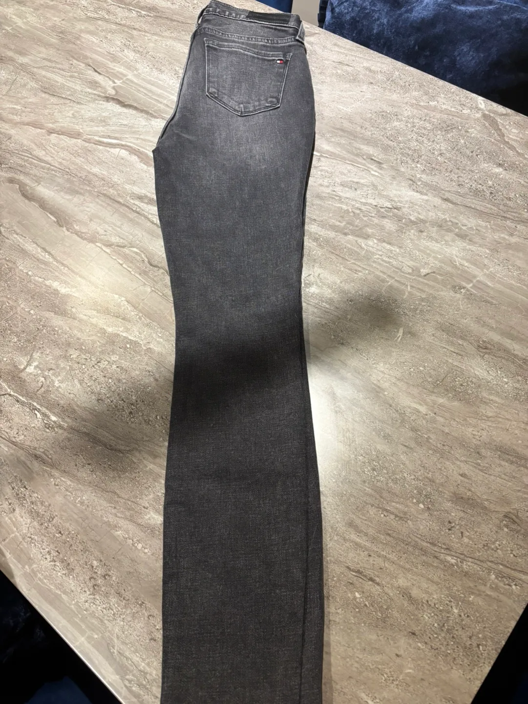 BRAND NEW - never worn Tommy skinny jeans women’s size 2 / 26 image indicator(2)