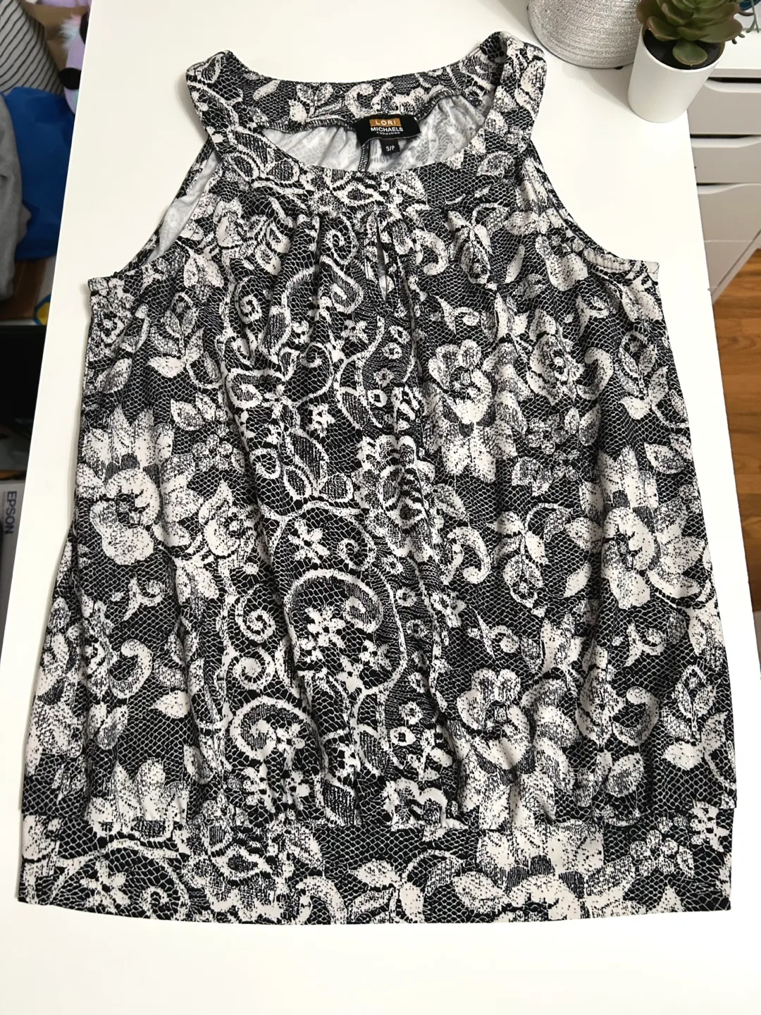 Black and White Floral Tank Top #ThiftyPicks image indicator(2)