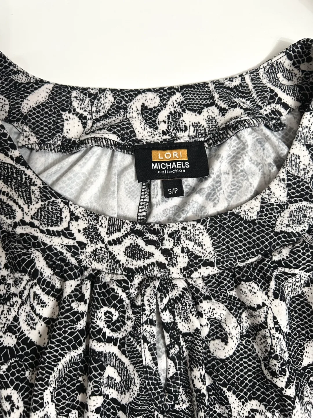 Black and White Floral Tank Top #ThiftyPicks image indicator(3)