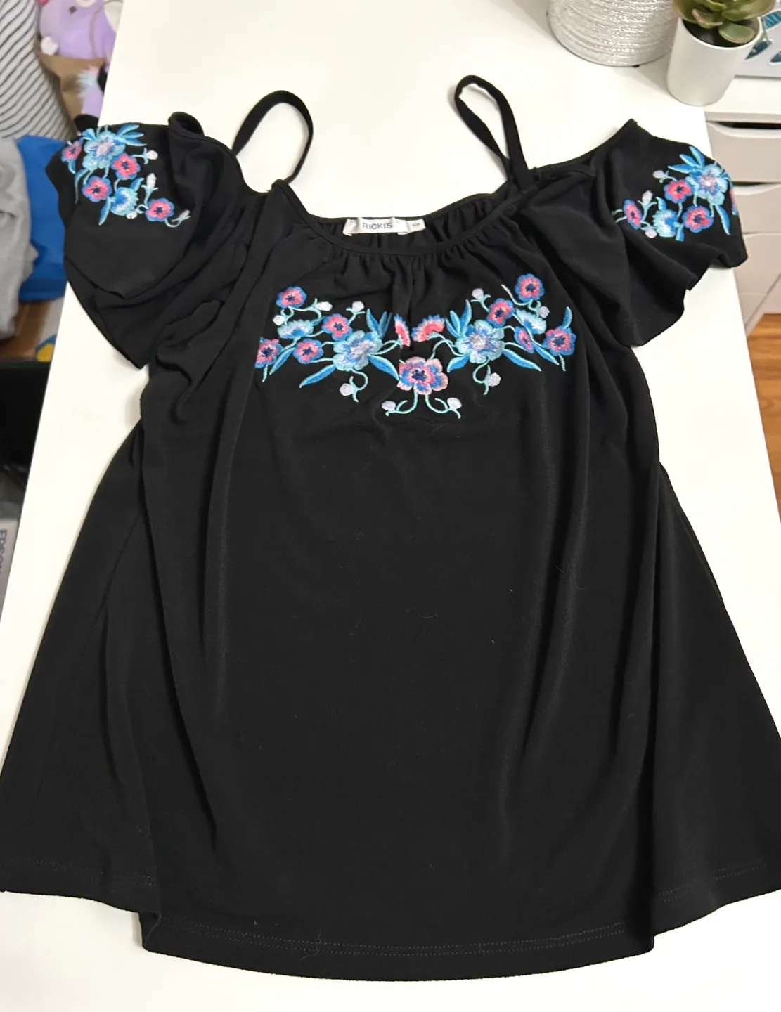 Pretty Black Floral Embroidery Top #ThiftyPicks image indicator(2)