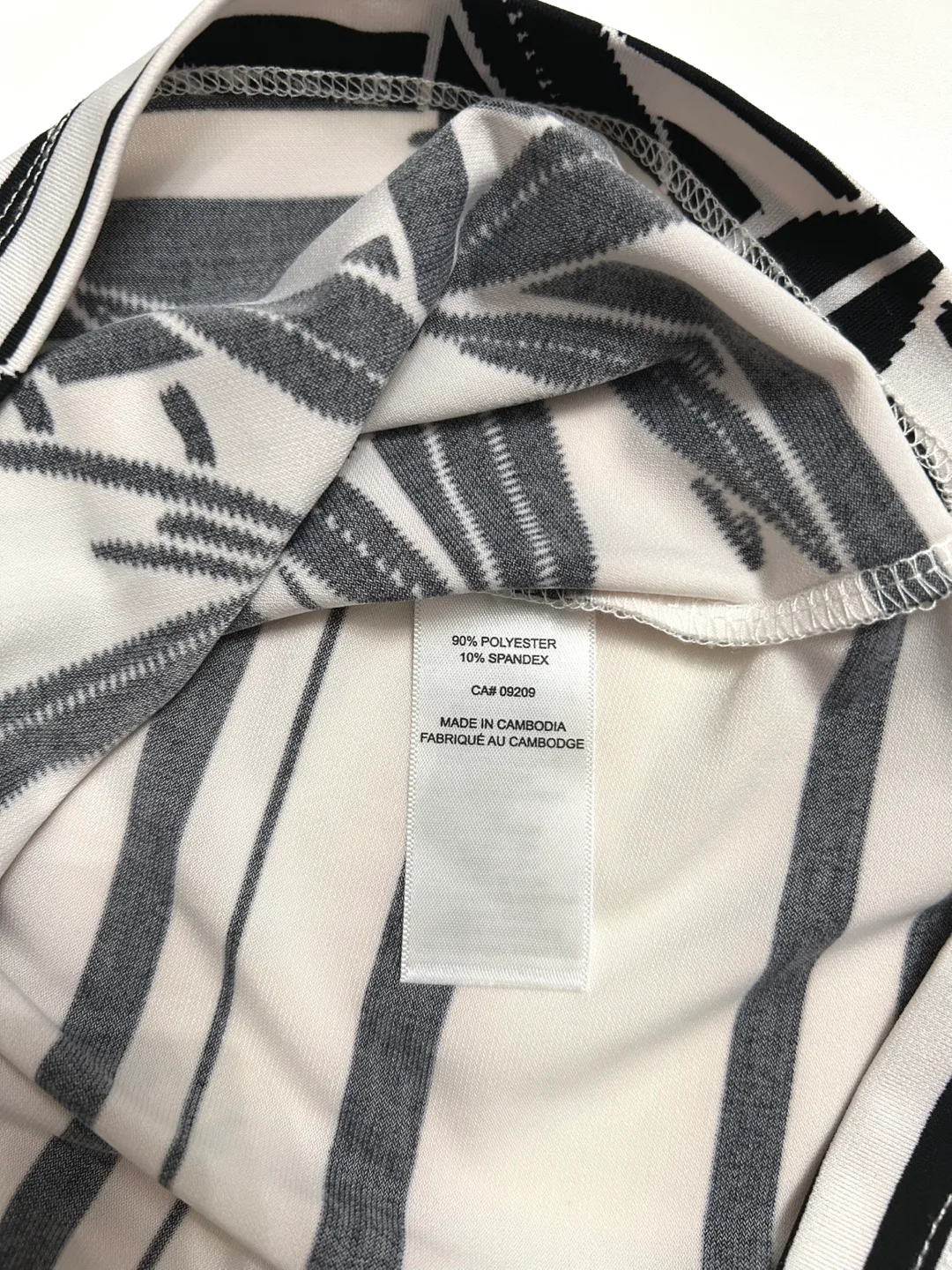 Cleo Black and White Sleeveless Top #ThiftyPicks image indicator(5)