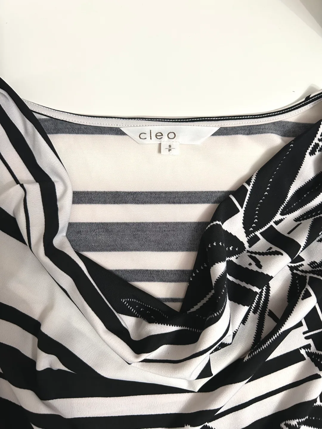 Cleo Black and White Sleeveless Top #ThiftyPicks image indicator(4)