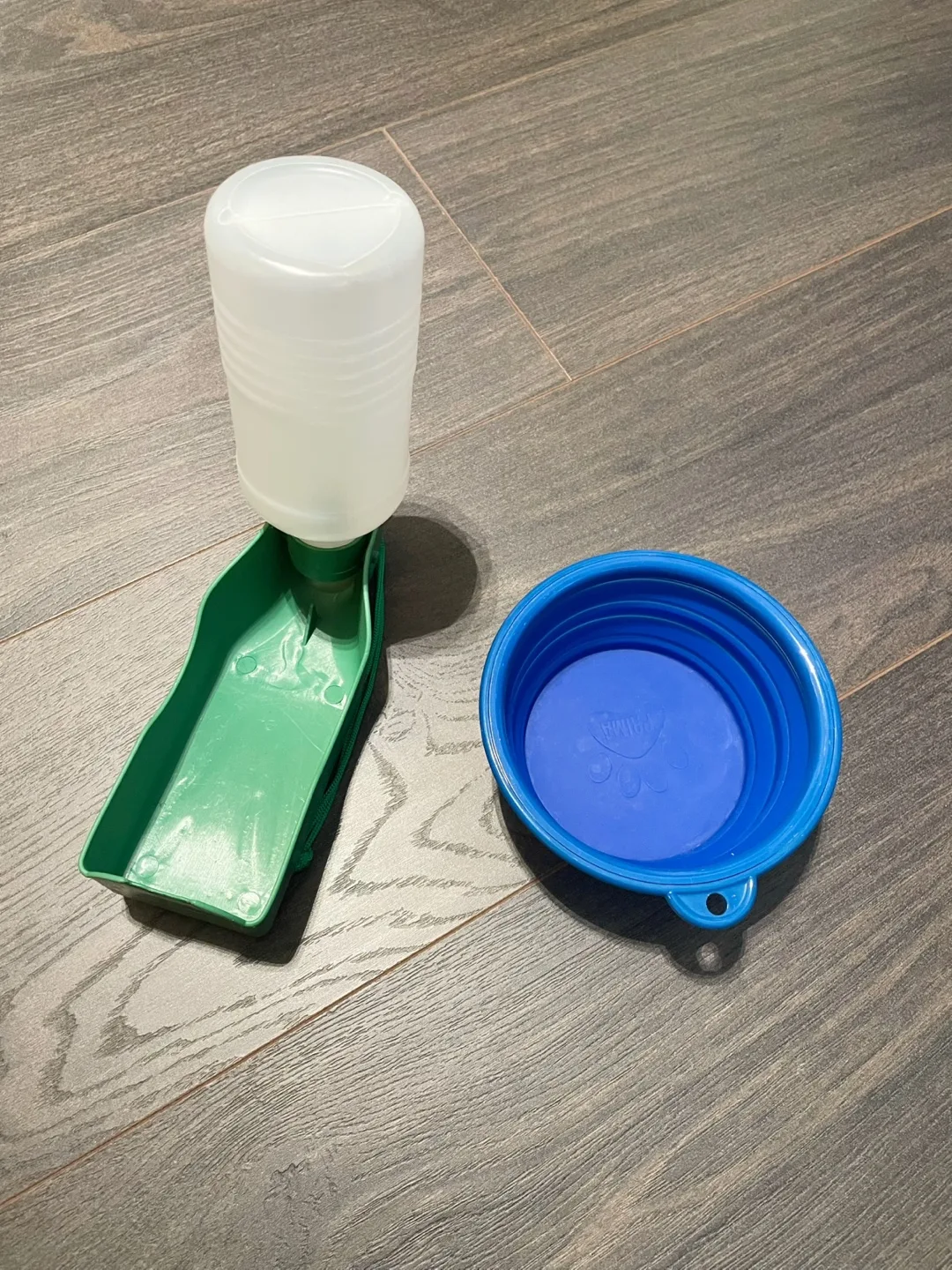 Excellent Condition Pet Brushes, Bowls, Accessories image indicator(6)