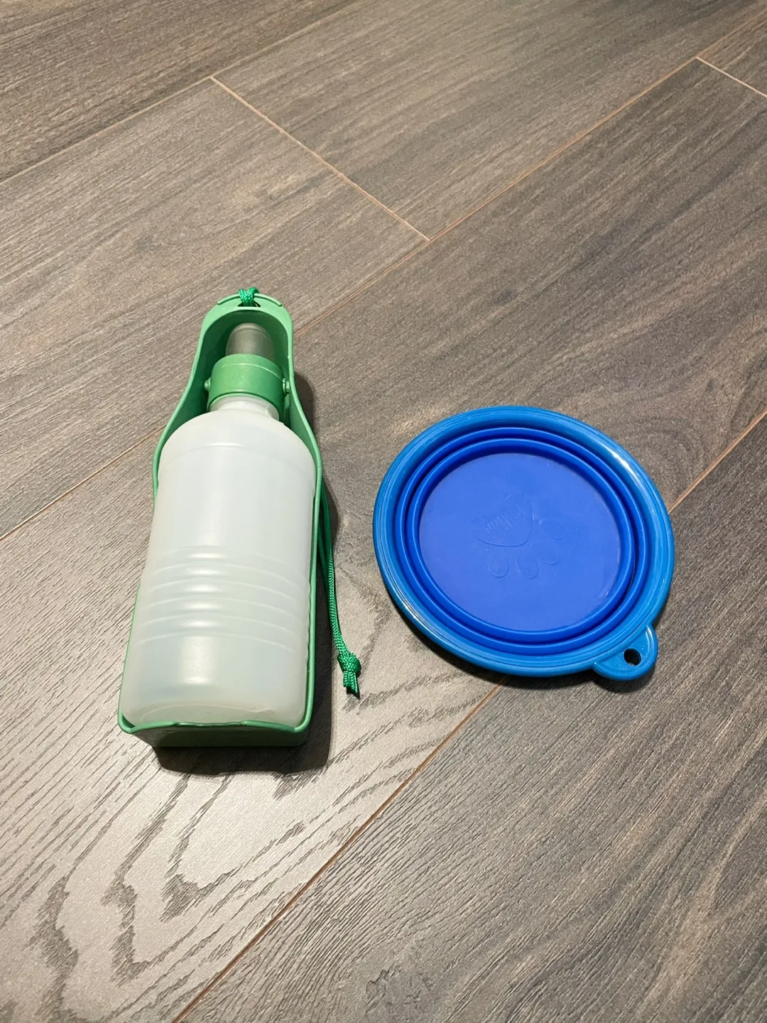 Excellent Condition Pet Brushes, Bowls, Accessories image indicator(5)