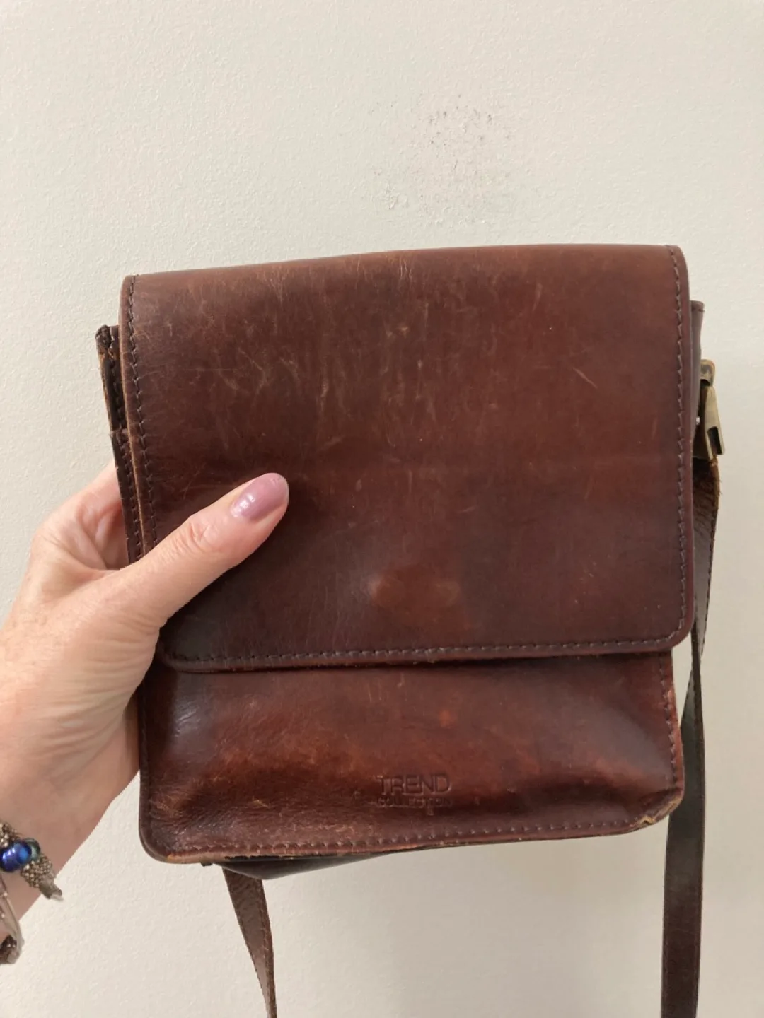 Brown Leather Crossbody Bag image indicator(2)