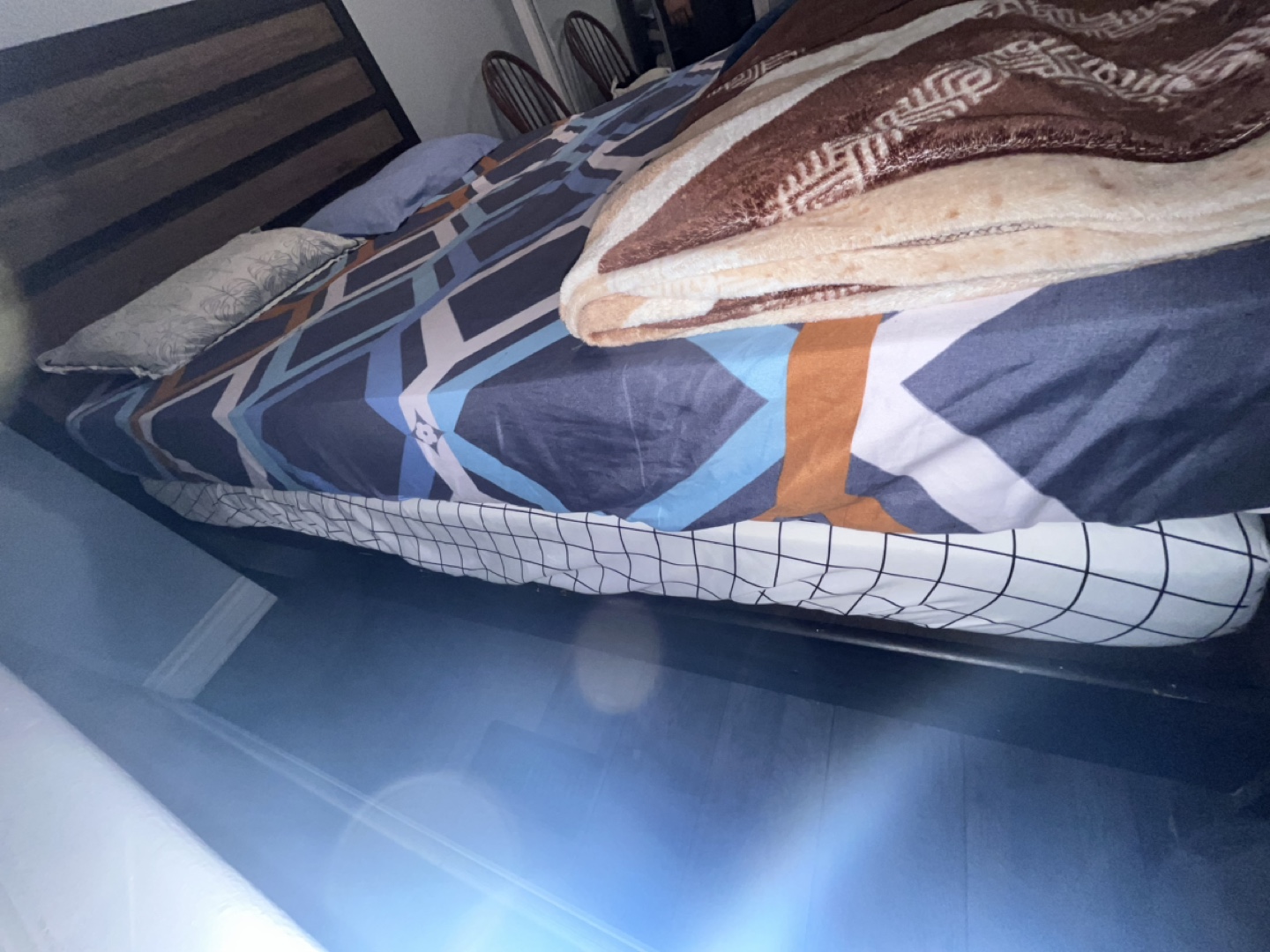 Queen Size Bed Frame - photo 3