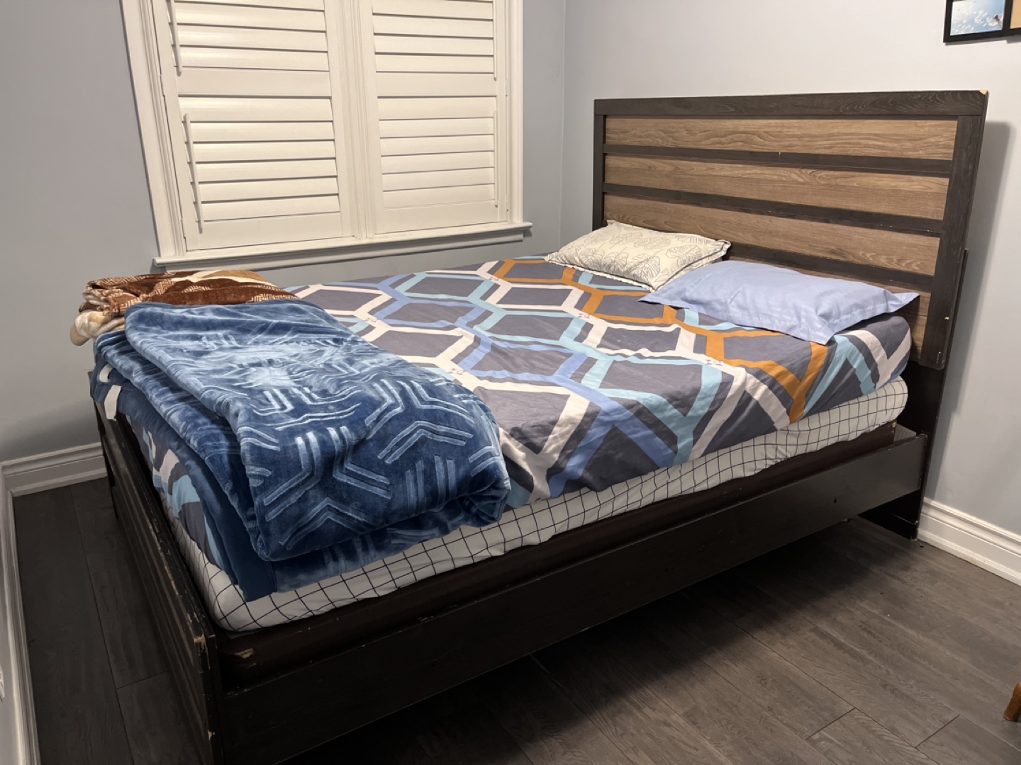 Queen Size Bed Frame - photo 2