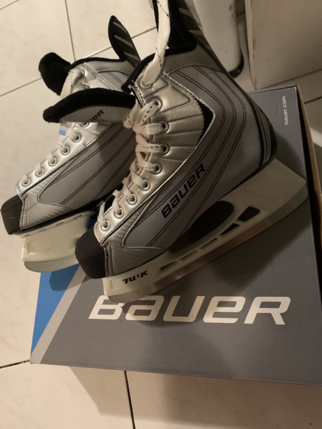 Bauer 22 Ice Skates