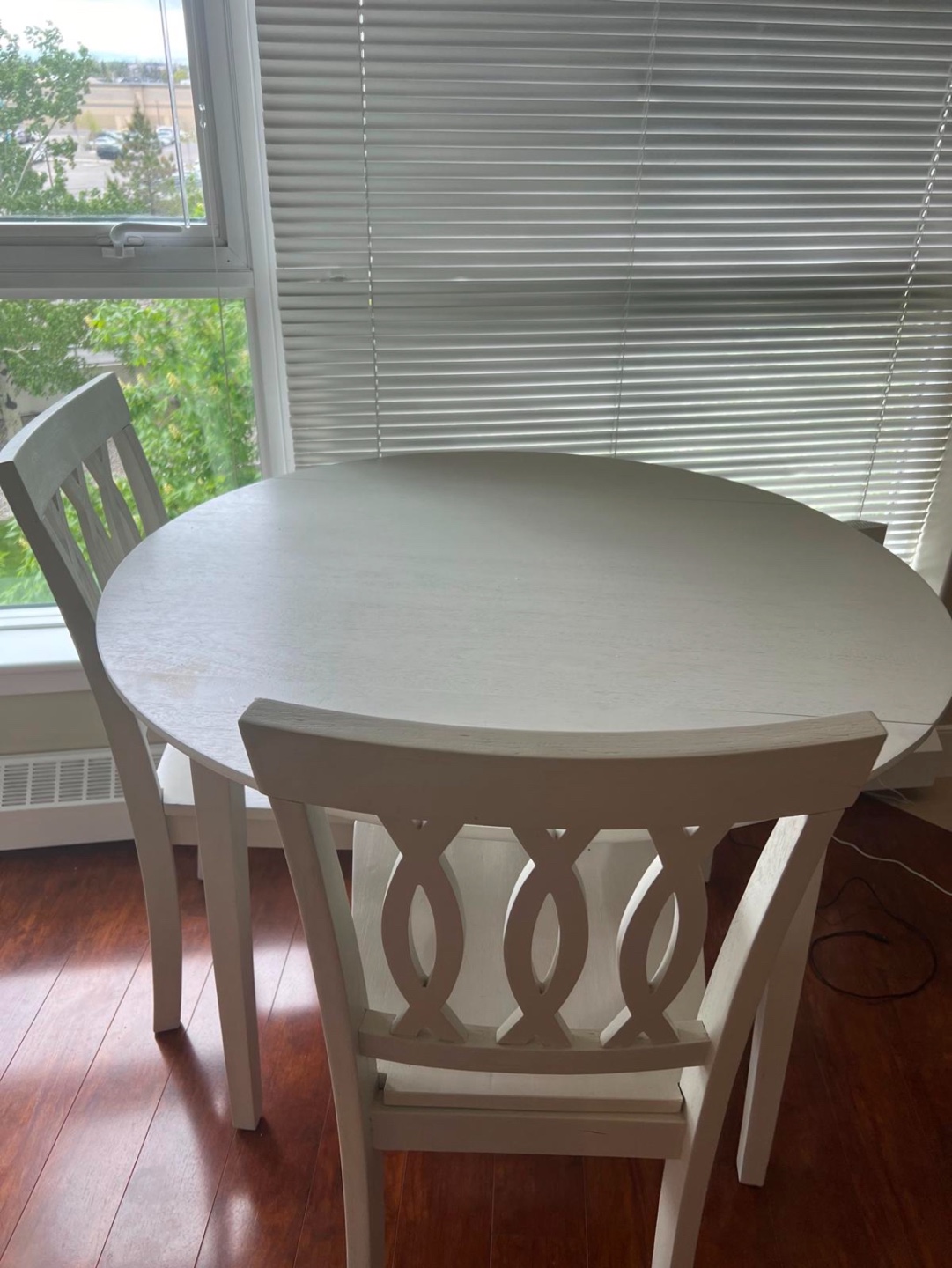 Table and Chairs - photo 2