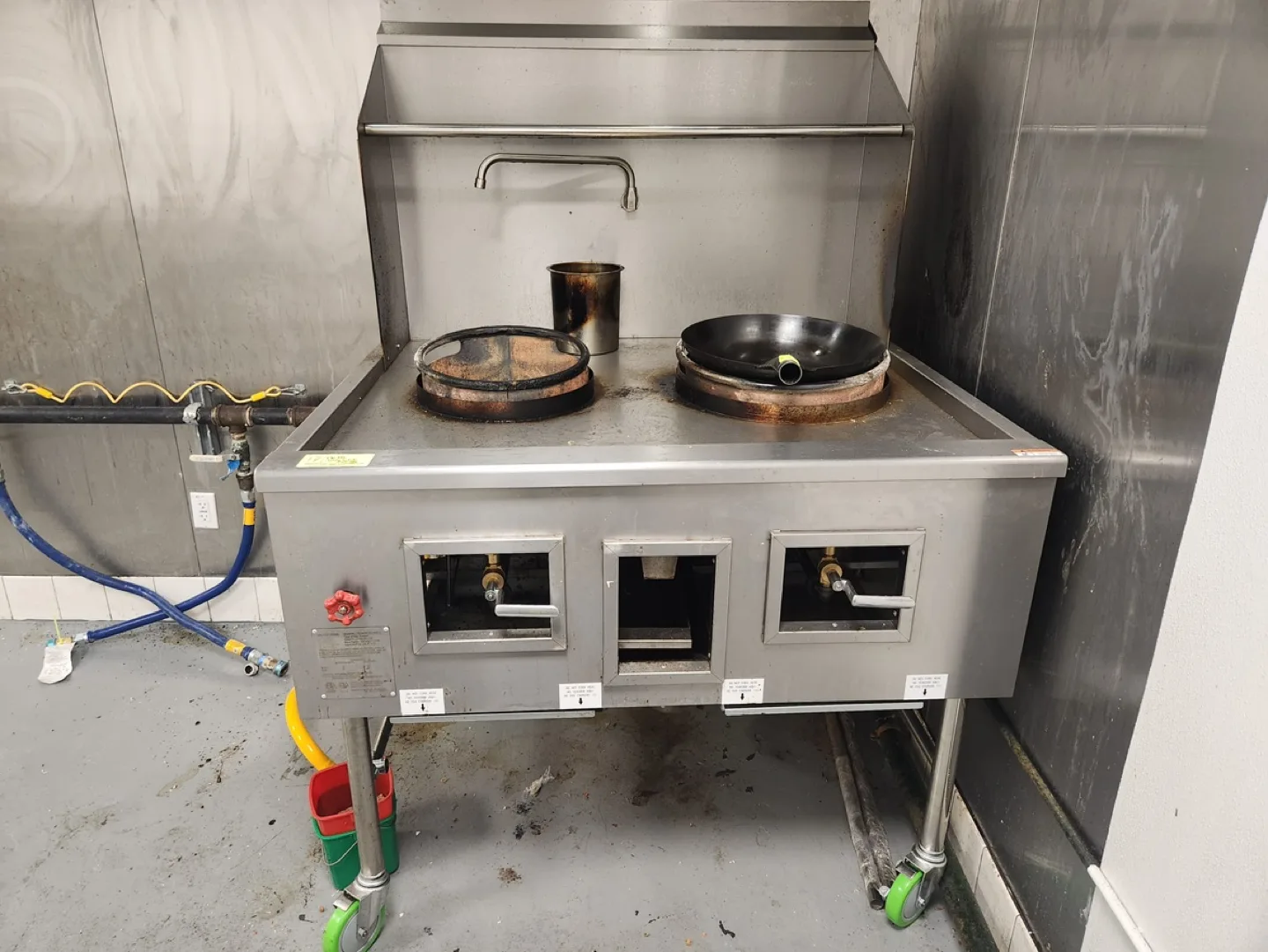 Commercial Double Wok Gas Stove thumbnail