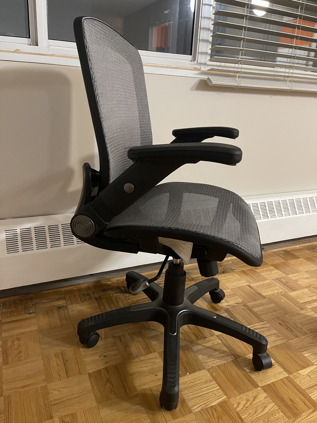Office chair with adjustable height and armrests - photo 2