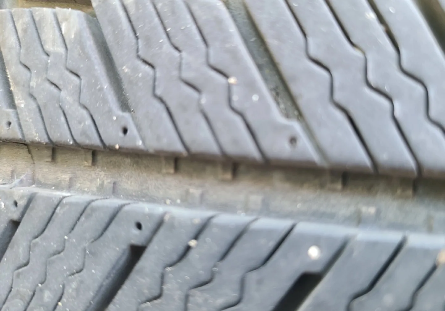 Michelin Winter Tires 215/60R16 image indicator(5)