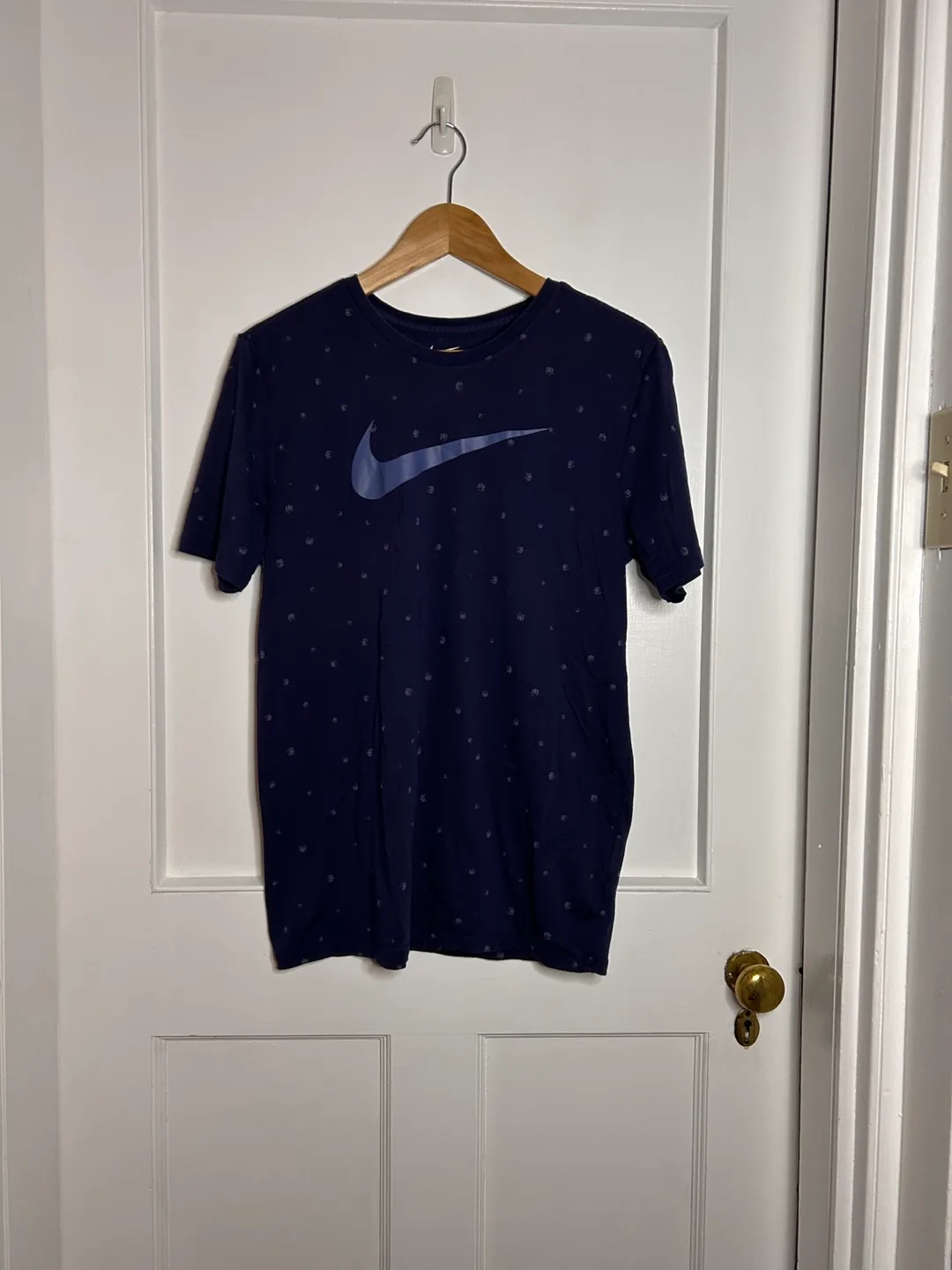 Men’s Nike Basketball T-shirt image indicator(2)