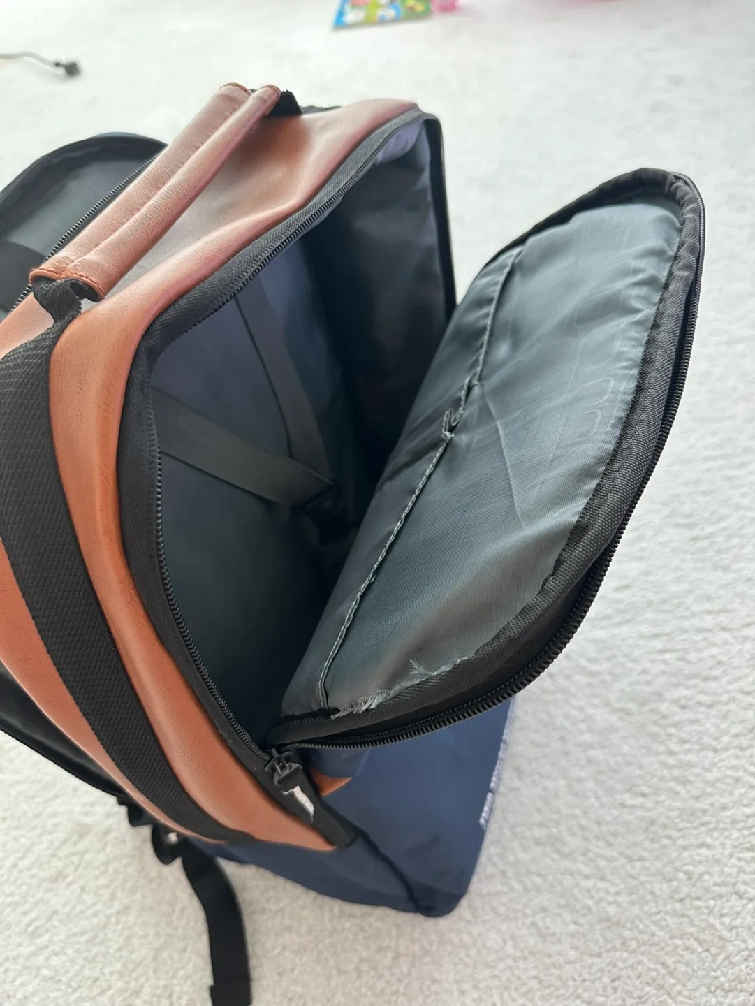 Big backpack - small rip image indicator(4)