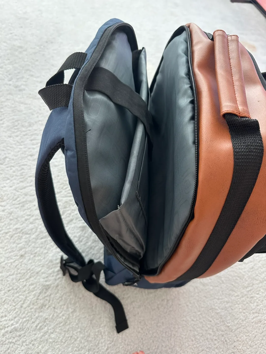 Big backpack - small rip image indicator(3)