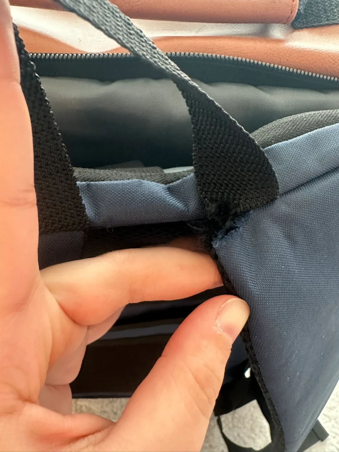 Big backpack - small rip image indicator(6)