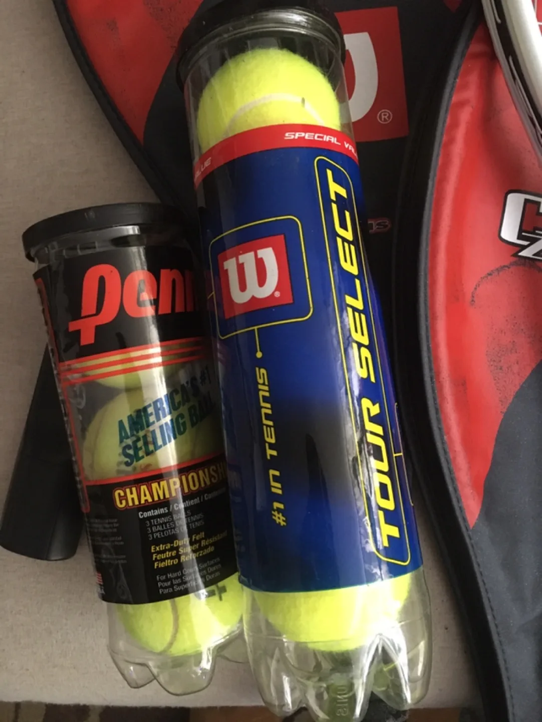 Wilson Tennis Racquet Set with 7 tennis balls image indicator(2)