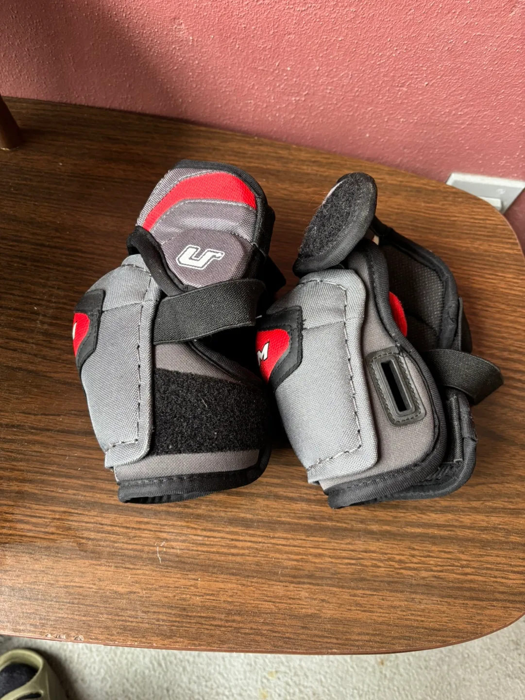 CCM JR Small Hockey Elbow Pads image indicator(2)
