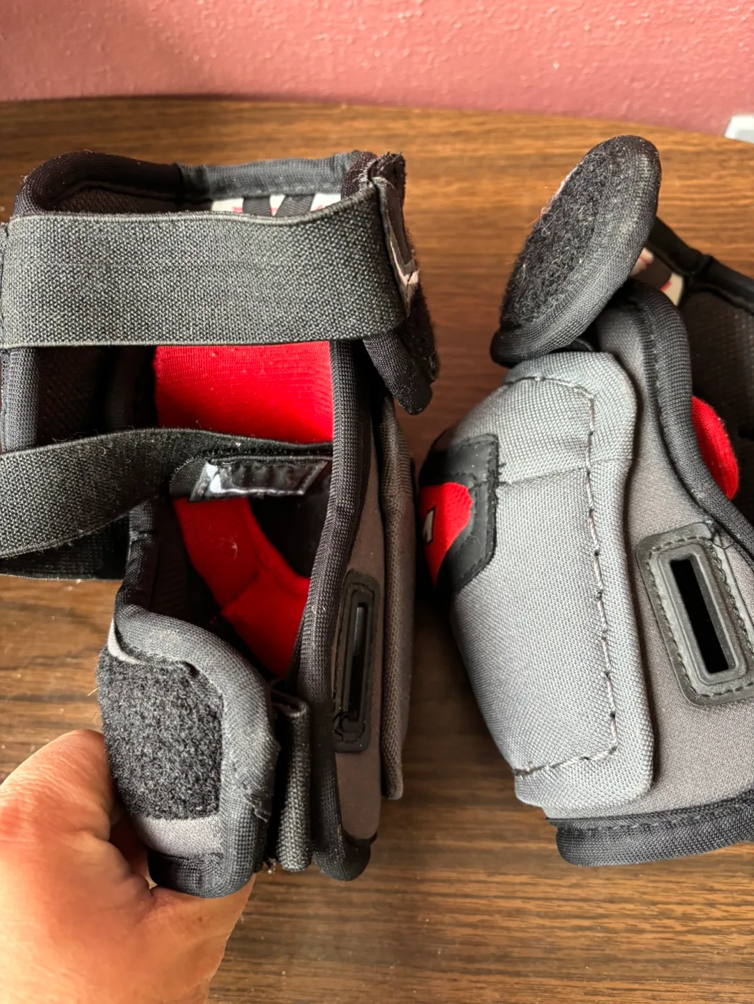 CCM JR Small Hockey Elbow Pads image indicator(4)