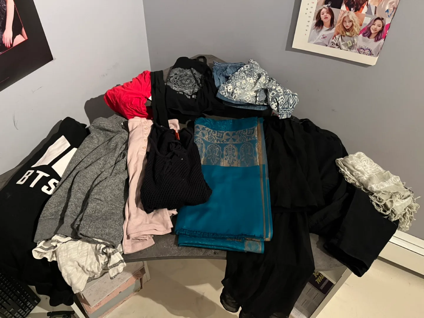 FREE Women's Clothing Bundle - Tops, Jeans, Shirts, and More! image indicator(5)